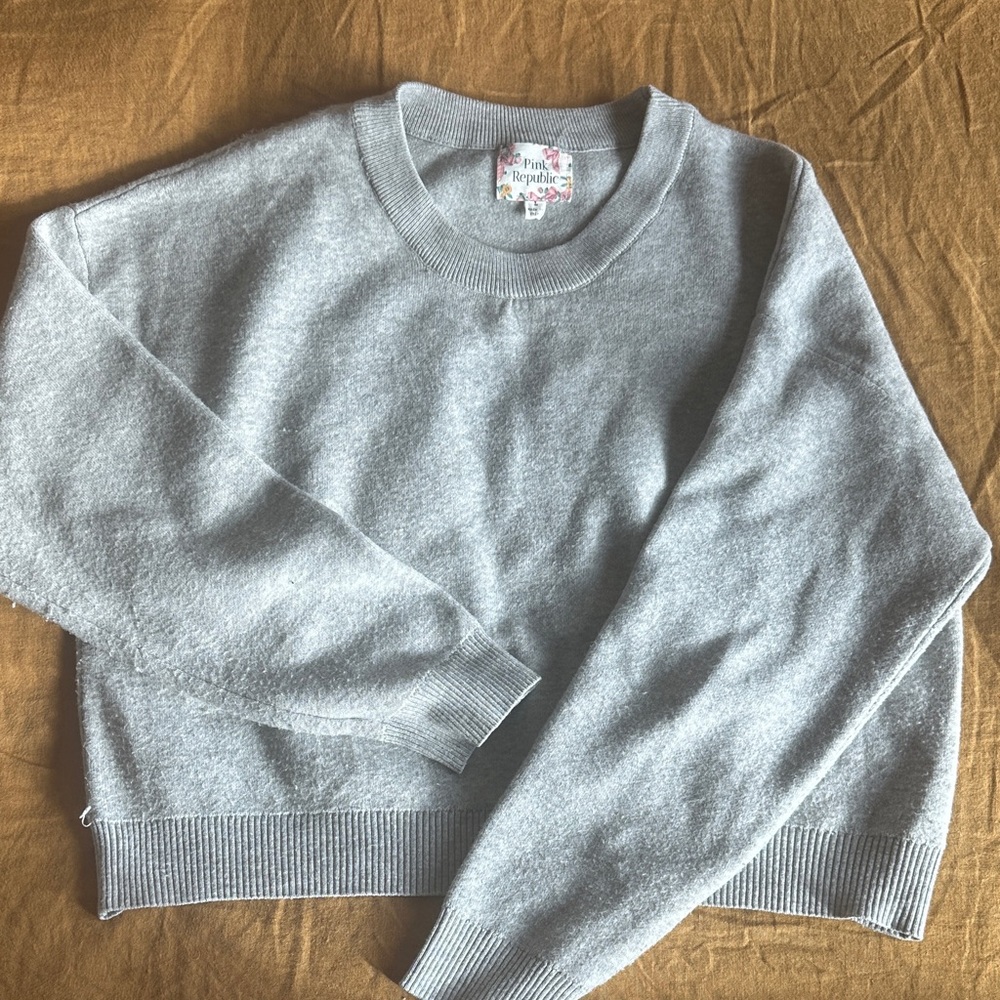 Pink Republic Light Gray Women's Crop Sweater